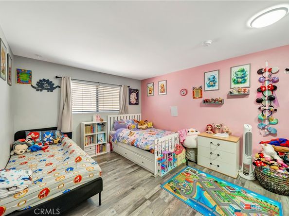 18601 Collins Street D17, Tarzana CA 91356