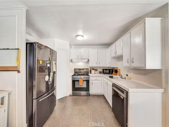 18601 Collins Street D17, Tarzana CA 91356