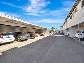 18601 Collins Street D17, Tarzana CA 91356