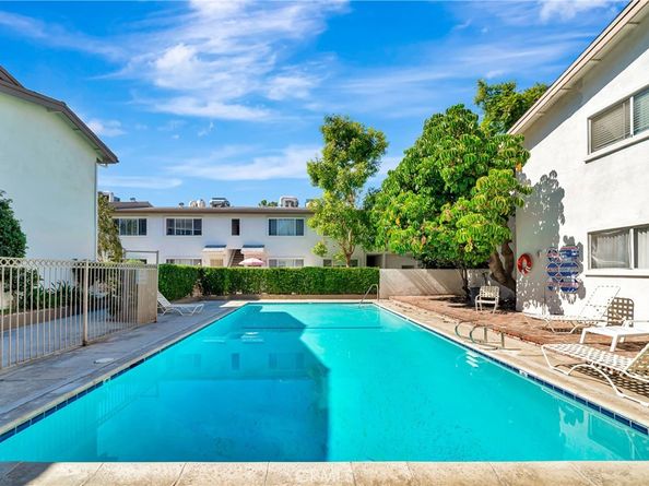 18601 Collins Street D17, Tarzana CA 91356