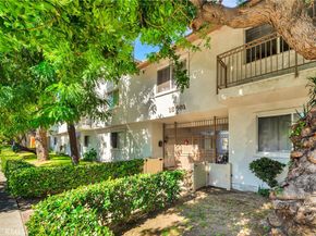 18601 Collins Street D17, Tarzana CA 91356