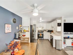 18601 Collins Street D17, Tarzana CA 91356