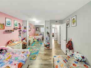 18601 Collins Street D17, Tarzana CA 91356