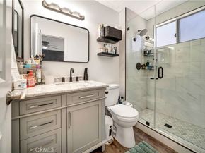 18601 Collins Street D17, Tarzana CA 91356