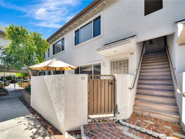 18601 Collins Street D17, Tarzana CA 91356