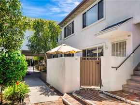 18601 Collins Street D17, Tarzana CA 91356