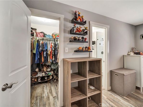 18601 Collins Street D17, Tarzana CA 91356