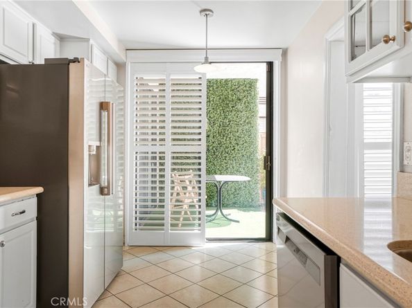 17140 Burbank Boulevard 105, Encino CA 91316