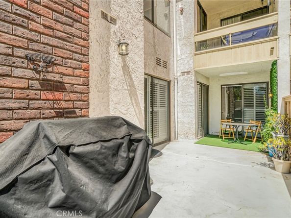 17140 Burbank Boulevard 105, Encino CA 91316