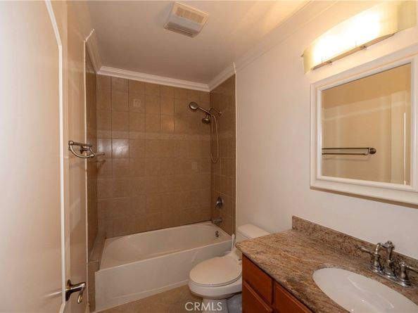 7001 Jellico Avenue, Lake Balboa CA 91406