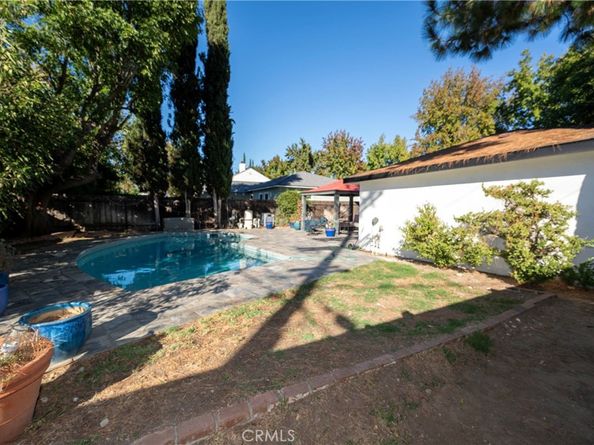 7001 Jellico Avenue, Lake Balboa CA 91406