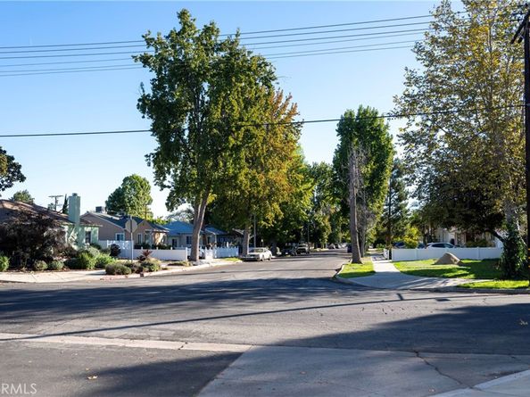 7001 Jellico Avenue, Lake Balboa CA 91406