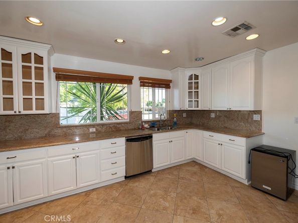 7001 Jellico Avenue, Lake Balboa CA 91406