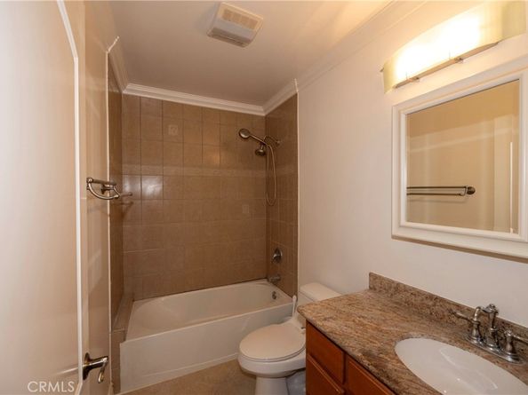 7001 Jellico Avenue, Lake Balboa CA 91406