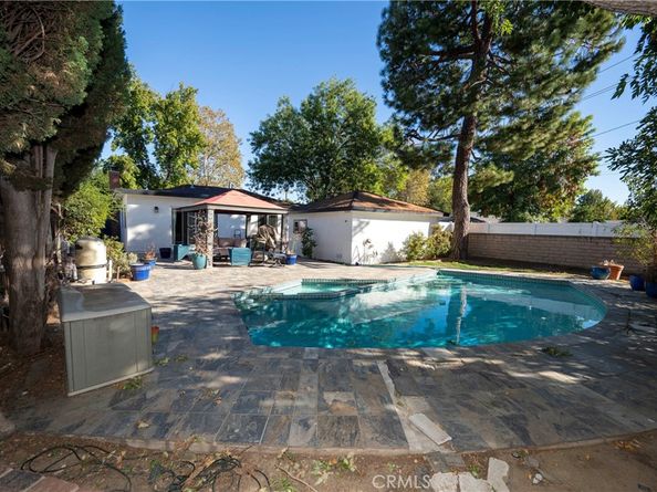 7001 Jellico Avenue, Lake Balboa CA 91406