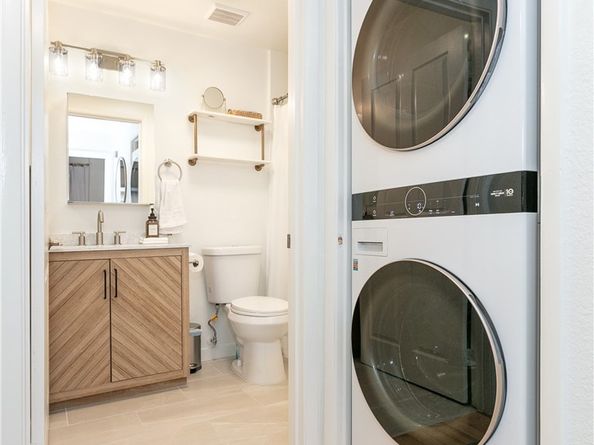 19350 Sherman Way 124, Reseda CA 91335