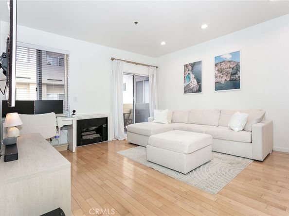 19350 Sherman Way 124, Reseda CA 91335