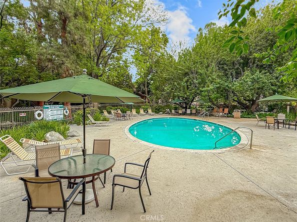 7050 Shoup 163, Canoga Park CA 91303