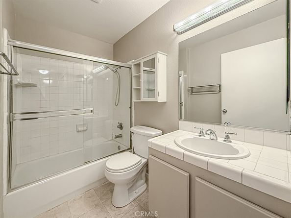 7050 Shoup 163, Canoga Park CA 91303