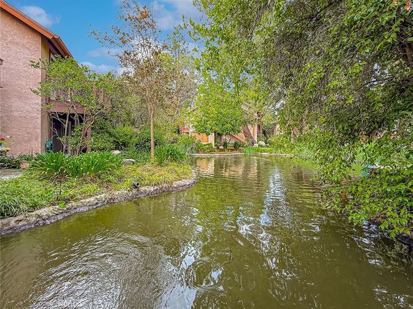 7050 Shoup 163, Canoga Park CA 91303