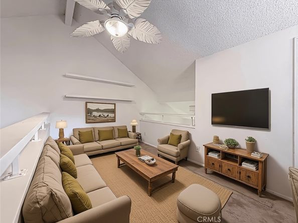 7050 Shoup 163, Canoga Park CA 91303