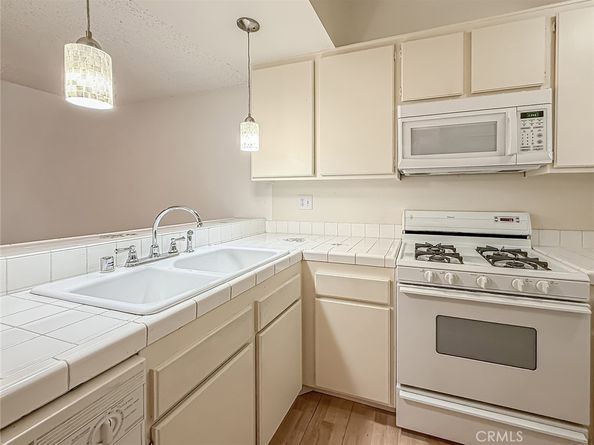 7050 Shoup 163, Canoga Park CA 91303