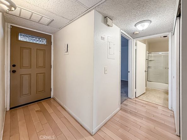 7050 Shoup 163, Canoga Park CA 91303