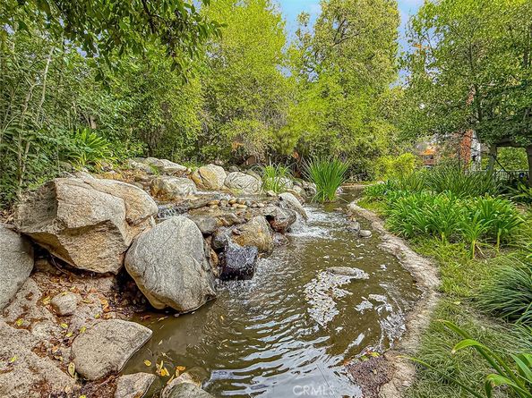 7050 Shoup 163, Canoga Park CA 91303