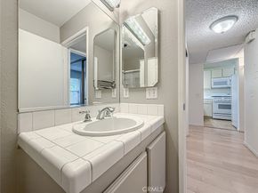 7050 Shoup 163, Canoga Park CA 91303