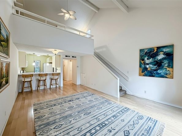 7050 Shoup 163, Canoga Park CA 91303