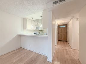 7050 Shoup 163, Canoga Park CA 91303