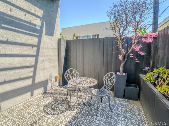 1011 N Orange Grove Avenue 5, West Hollywood CA 90046