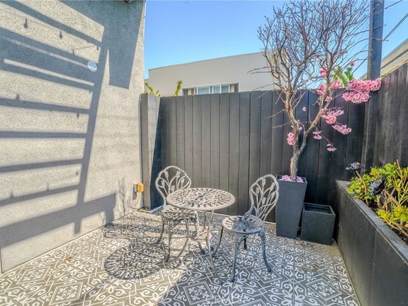 1011 N Orange Grove Avenue 5, West Hollywood CA 90046