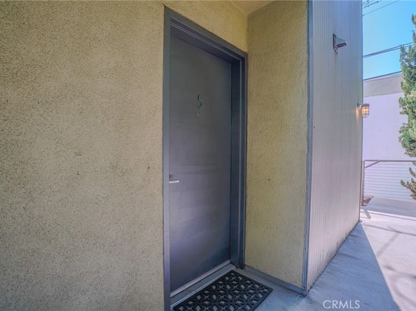 1011 N Orange Grove Avenue 5, West Hollywood CA 90046
