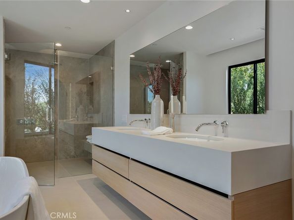 4939 Petit Avenue, Encino CA 91436