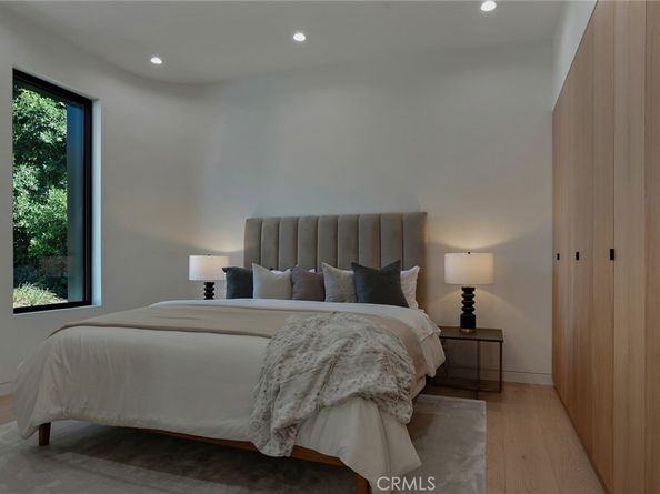 4939 Petit Avenue, Encino CA 91436
