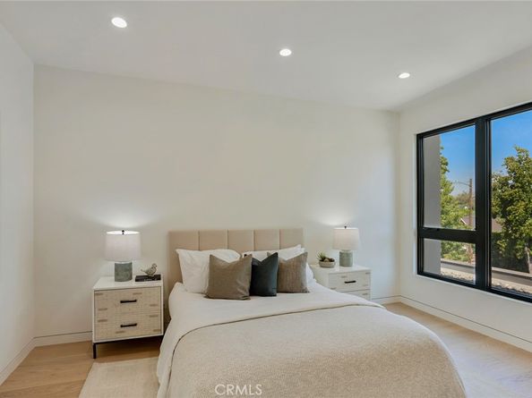 4939 Petit Avenue, Encino CA 91436