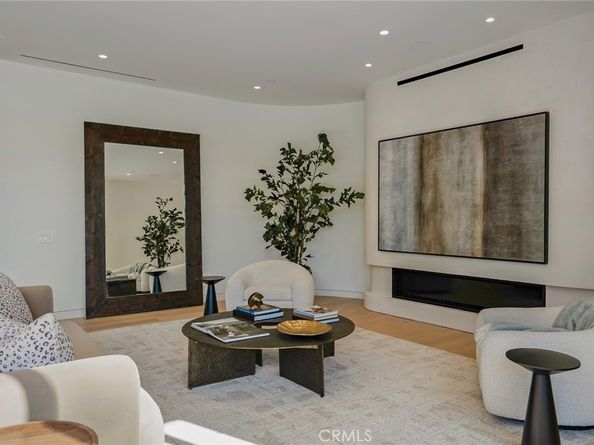 4939 Petit Avenue, Encino CA 91436