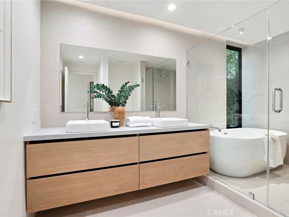 4939 Petit Avenue, Encino CA 91436