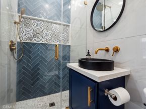 2330 W 29th Place, Los Angeles CA 90018