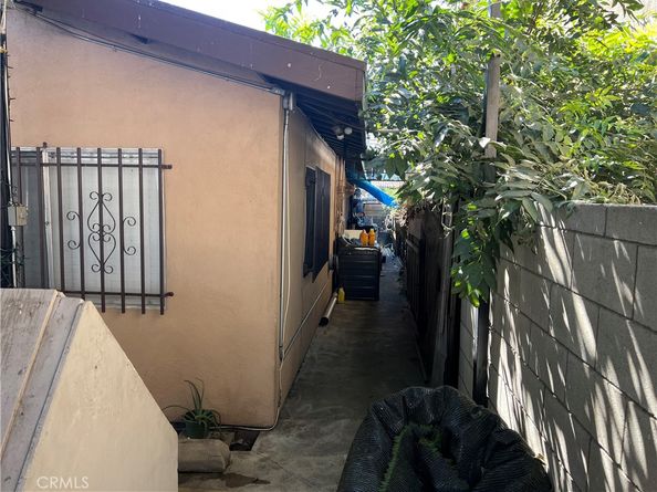 9122 S Hoover Street, Los Angeles CA 90044