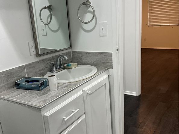 9122 S Hoover Street, Los Angeles CA 90044