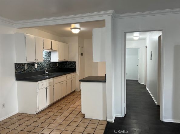 9122 S Hoover Street, Los Angeles CA 90044