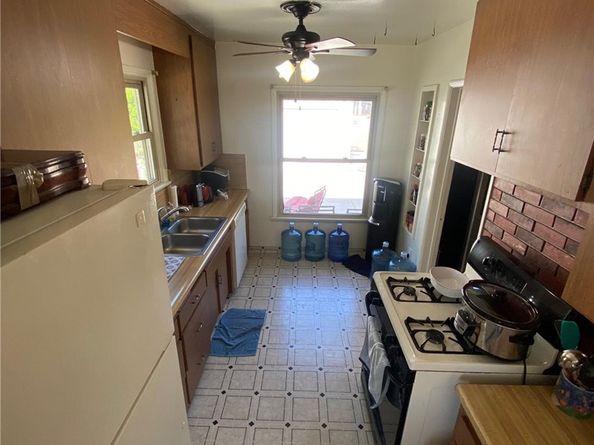 7642 Wish Avenue, Lake Balboa CA 91406