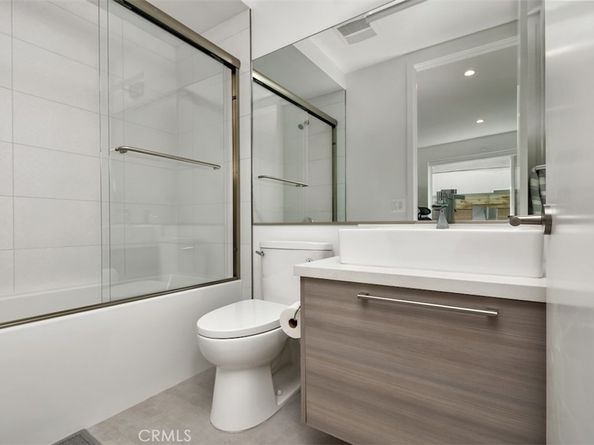 10861 1/2 Hartsook Street, North Hollywood CA 91601