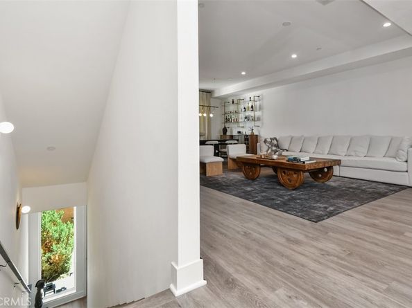 10861 1/2 Hartsook Street, North Hollywood CA 91601