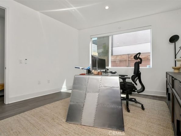 10861 1/2 Hartsook Street, North Hollywood CA 91601
