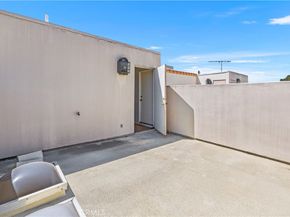 5715 Etiwanda Avenue 4, Tarzana CA 91356