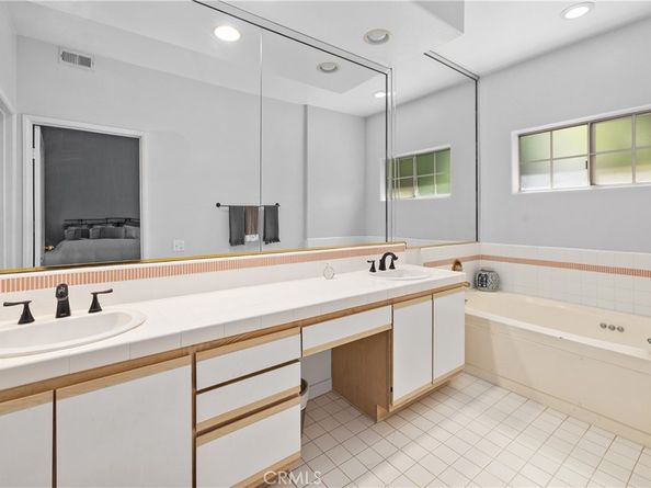 5715 Etiwanda Avenue 4, Tarzana CA 91356