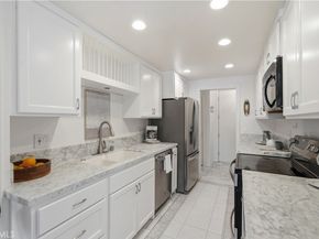 836 S Bundy Drive 303, Los Angeles CA 90049